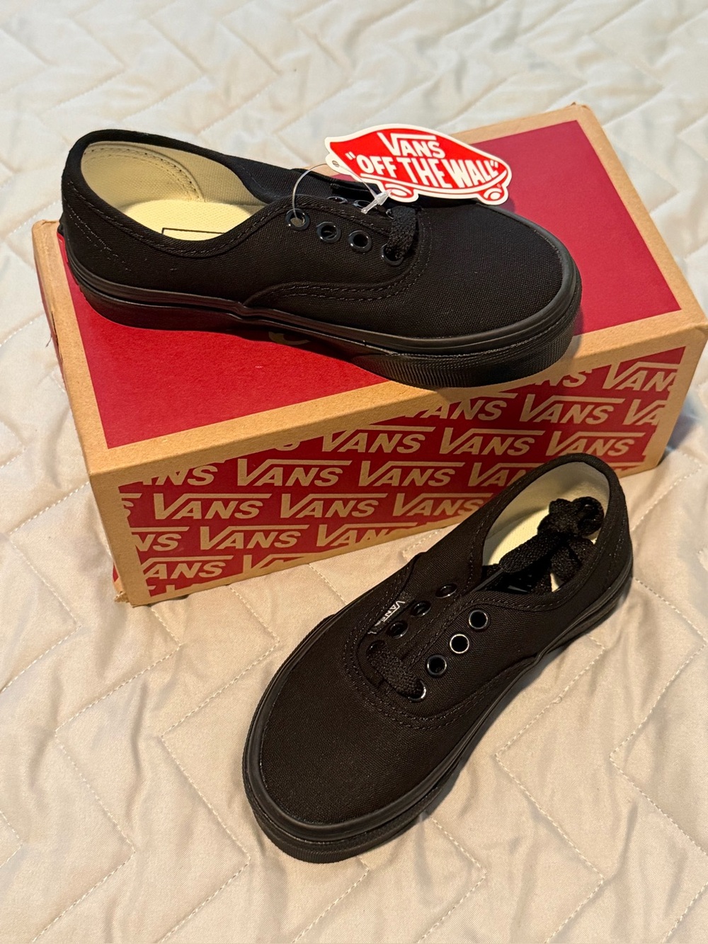 NWT Vans Kids Classic Authentic Sneakers in Black